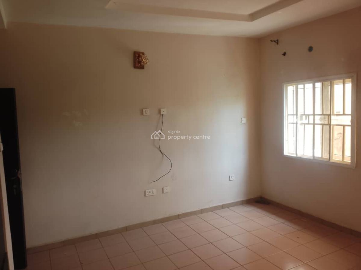 Ist Floor Good 3 Bedrooms Flat Ist Avenue 4.5m, Gwarinpa, Abuja, Flat / Apartment for Rent