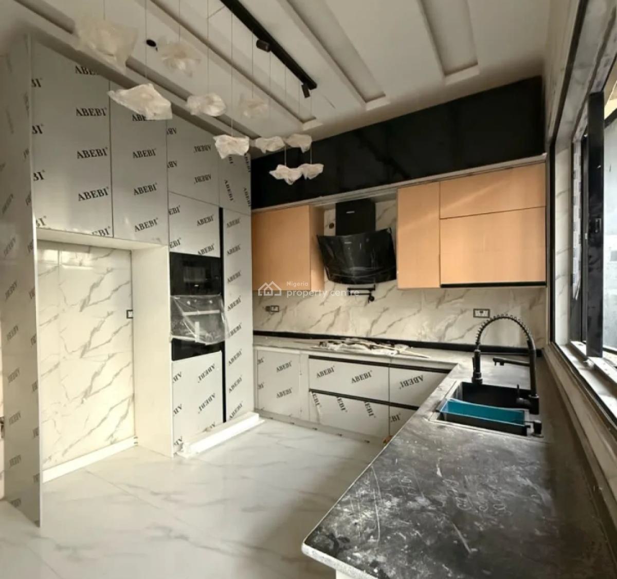 Luxury 4 Bedroom Apartment, Lekki Phase 1, Lekki, Lagos, Flat / Apartment for Sale