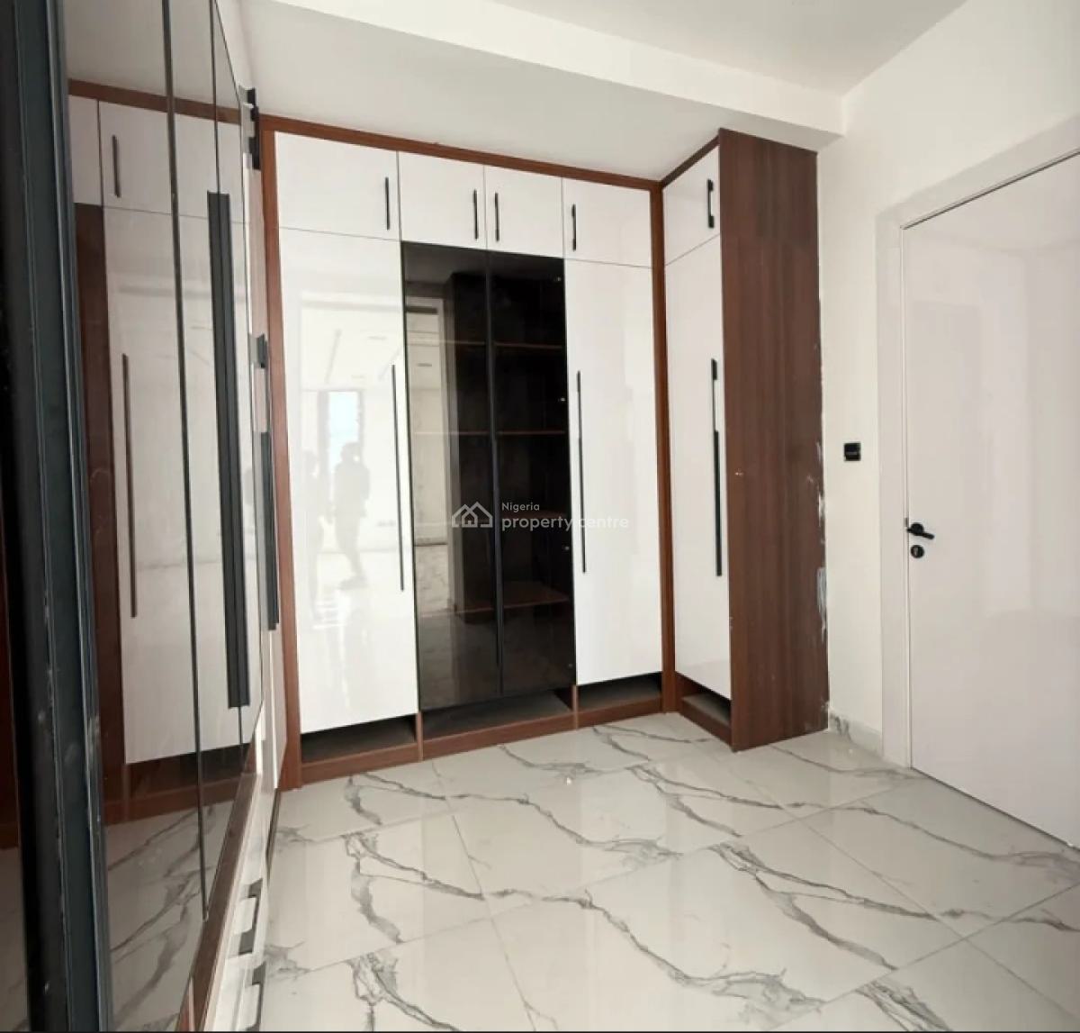 Executive 5 Bedroom Apartment, Lekki Phase 1, Lekki, Lagos, Flat / Apartment for Sale