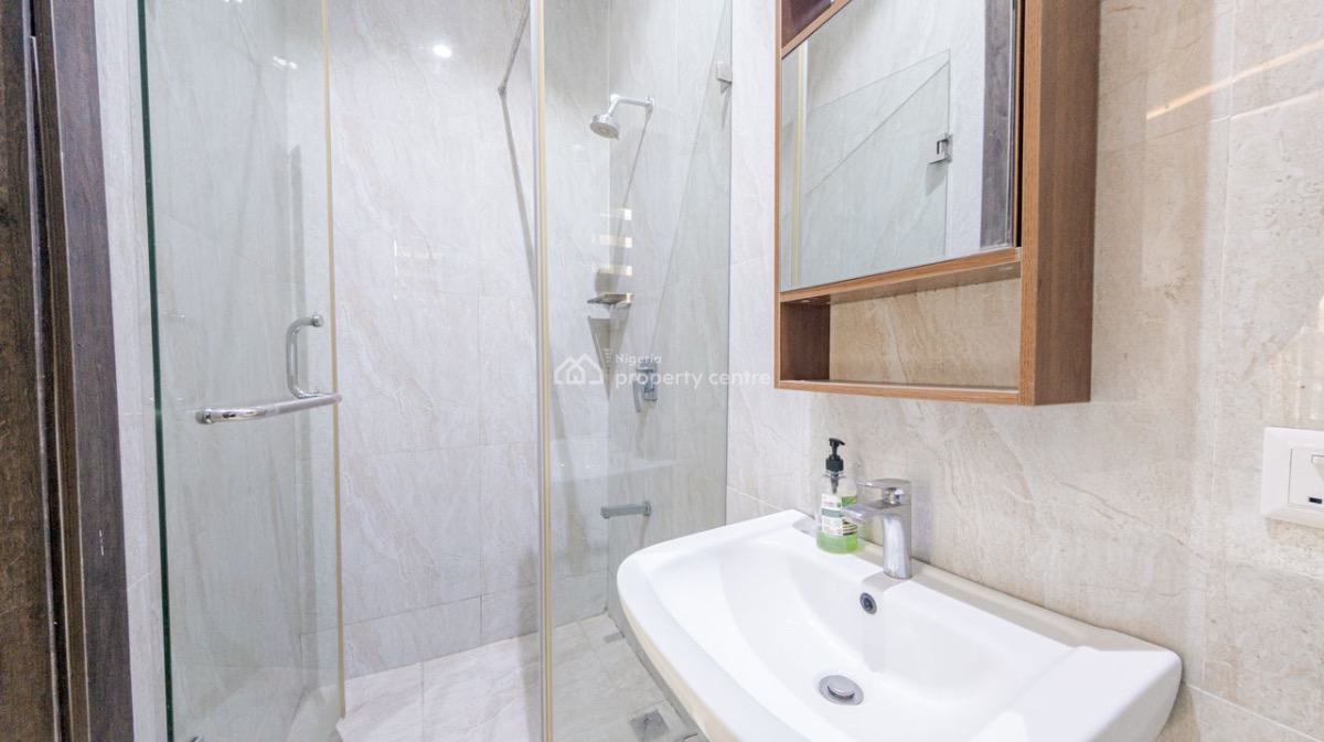 Beautiful 3 Bedroom Apartment in a Gated and Secured Estate, Right, Lekki, Lagos, Flat / Apartment Short Let