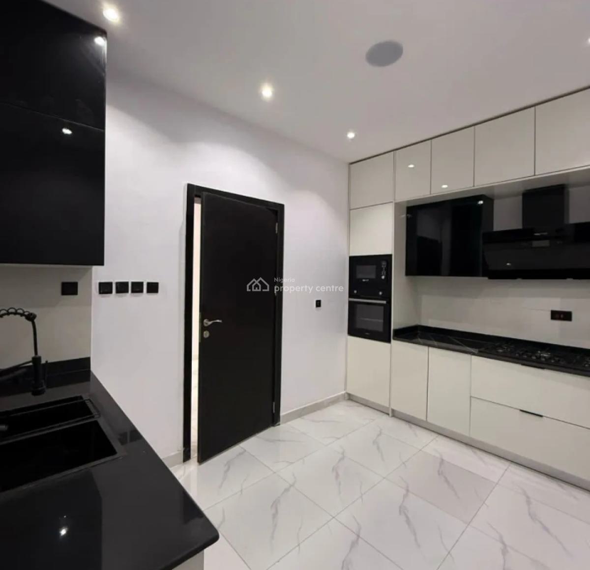 Luxury 2 Bedroom Apartment, Lekki Phase 1, Lekki, Lagos, Flat / Apartment for Sale