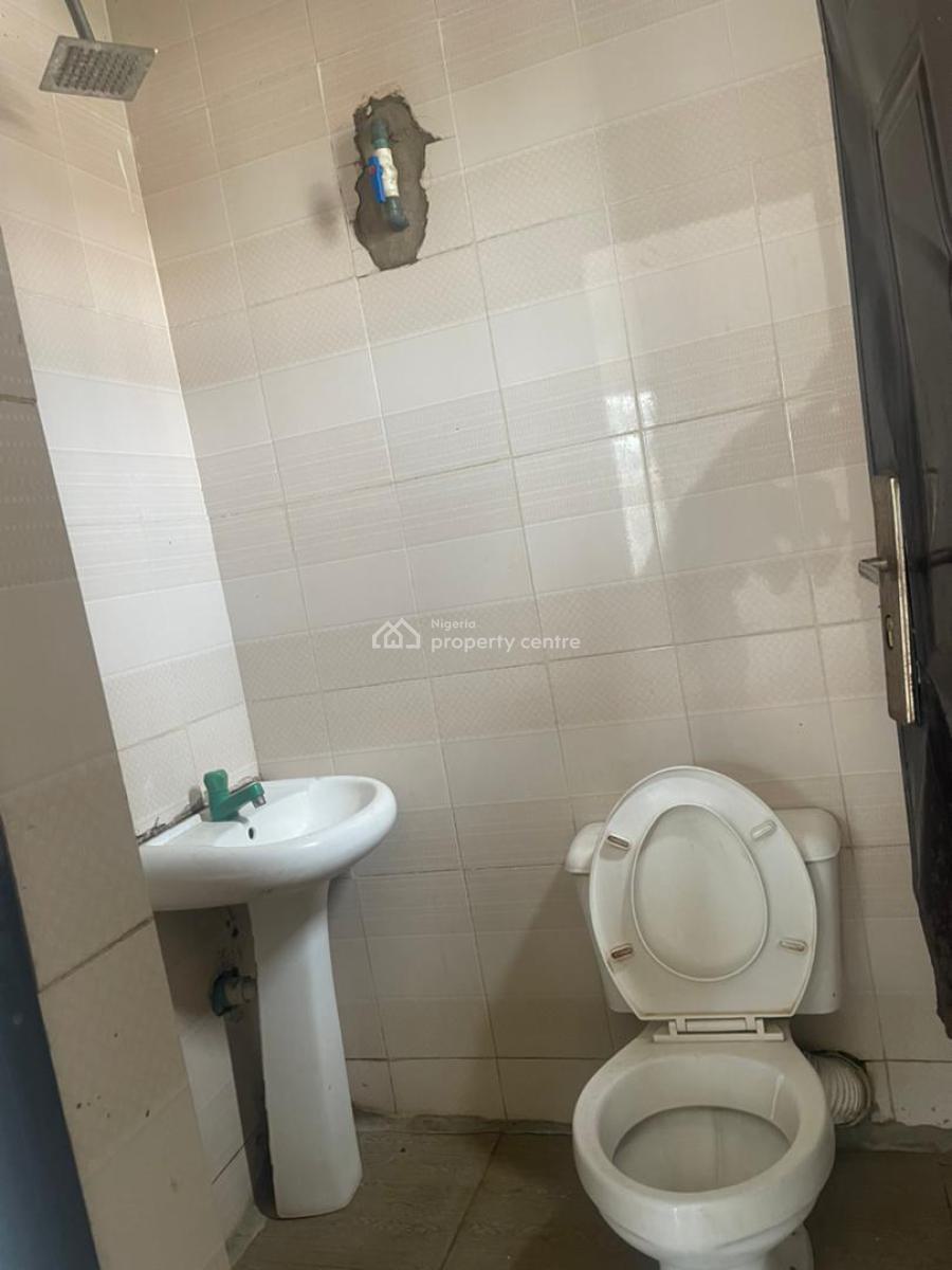 Clean 2 Bedroom Flat Apartment, Magodo Phase 1, Gra Phase 1, Magodo, Lagos, Flat / Apartment for Rent
