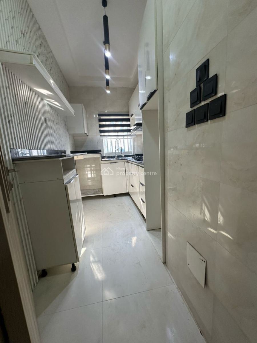 2 Bedroom Apartment Well Built, Meadow Hall, Ikate, Lekki, Lagos, Flat / Apartment for Rent