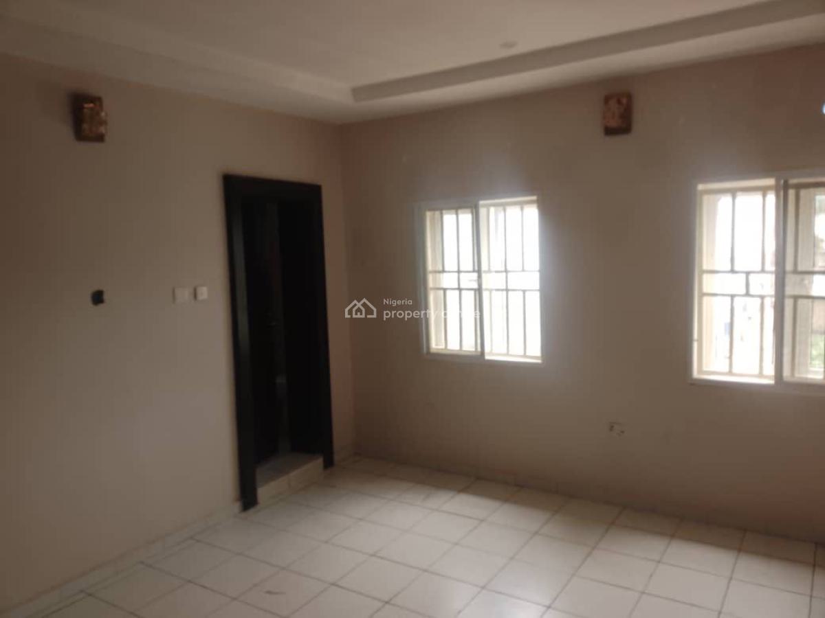 3 Bedroom Apartments on The 2nd Floor in a Decent Neighborhood, 4th Avenue, Gwarinpa, Abuja, Flat / Apartment for Rent