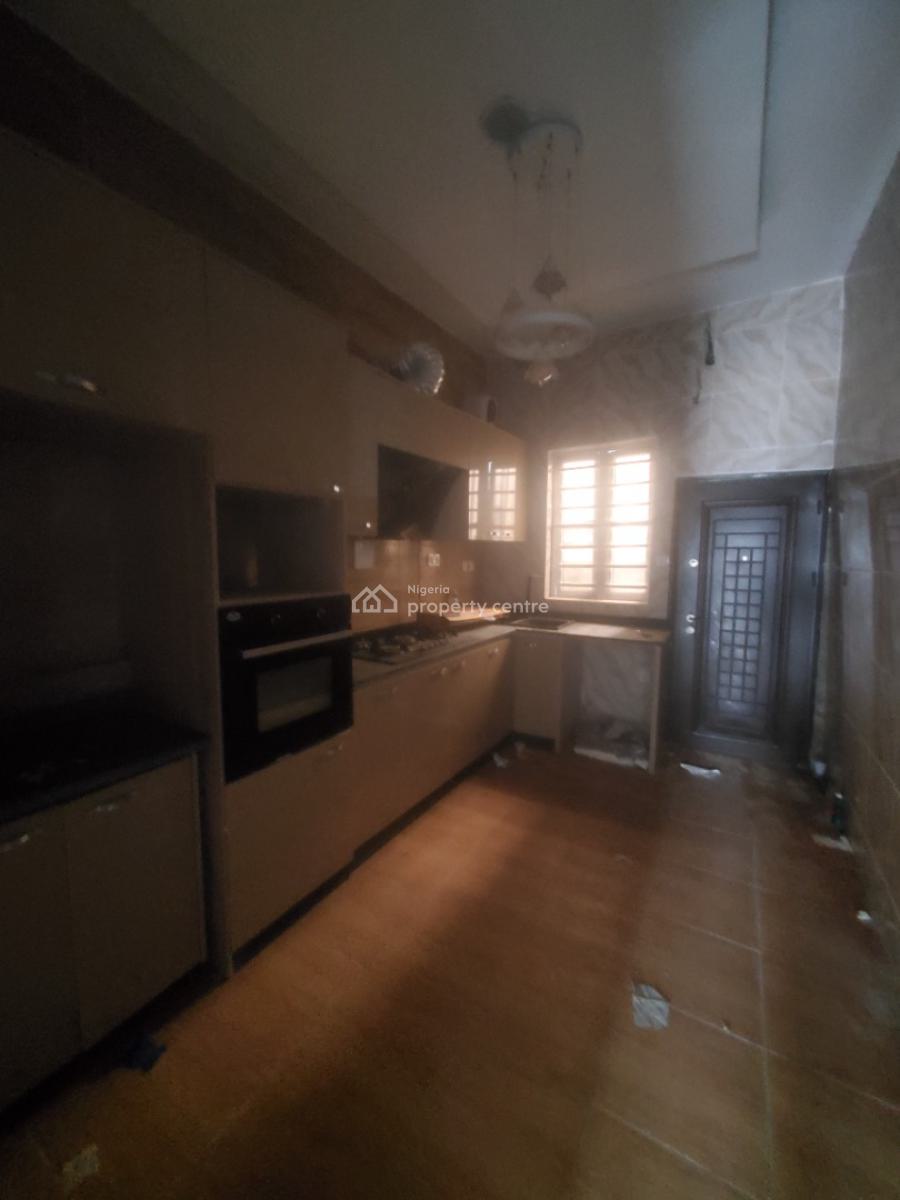 Distress 4 Bedroom Semi Detached Duplex with Bq in a Serene Area, Chevron Toll Gate, Lekki, Lagos, Semi-detached Duplex for Sale