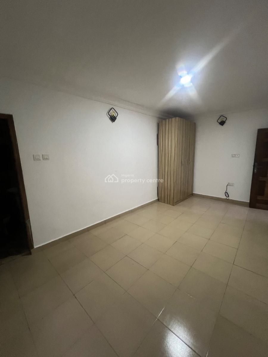 Well Managed 3 Bedroom Flat in a Gated Estate, Osapa, Lekki, Lagos, Flat / Apartment for Rent
