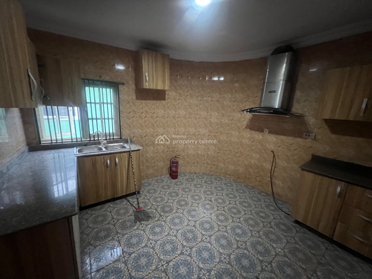 Well Managed 3 Bedroom Flat in a Gated Estate, Osapa, Lekki, Lagos, Flat / Apartment for Rent
