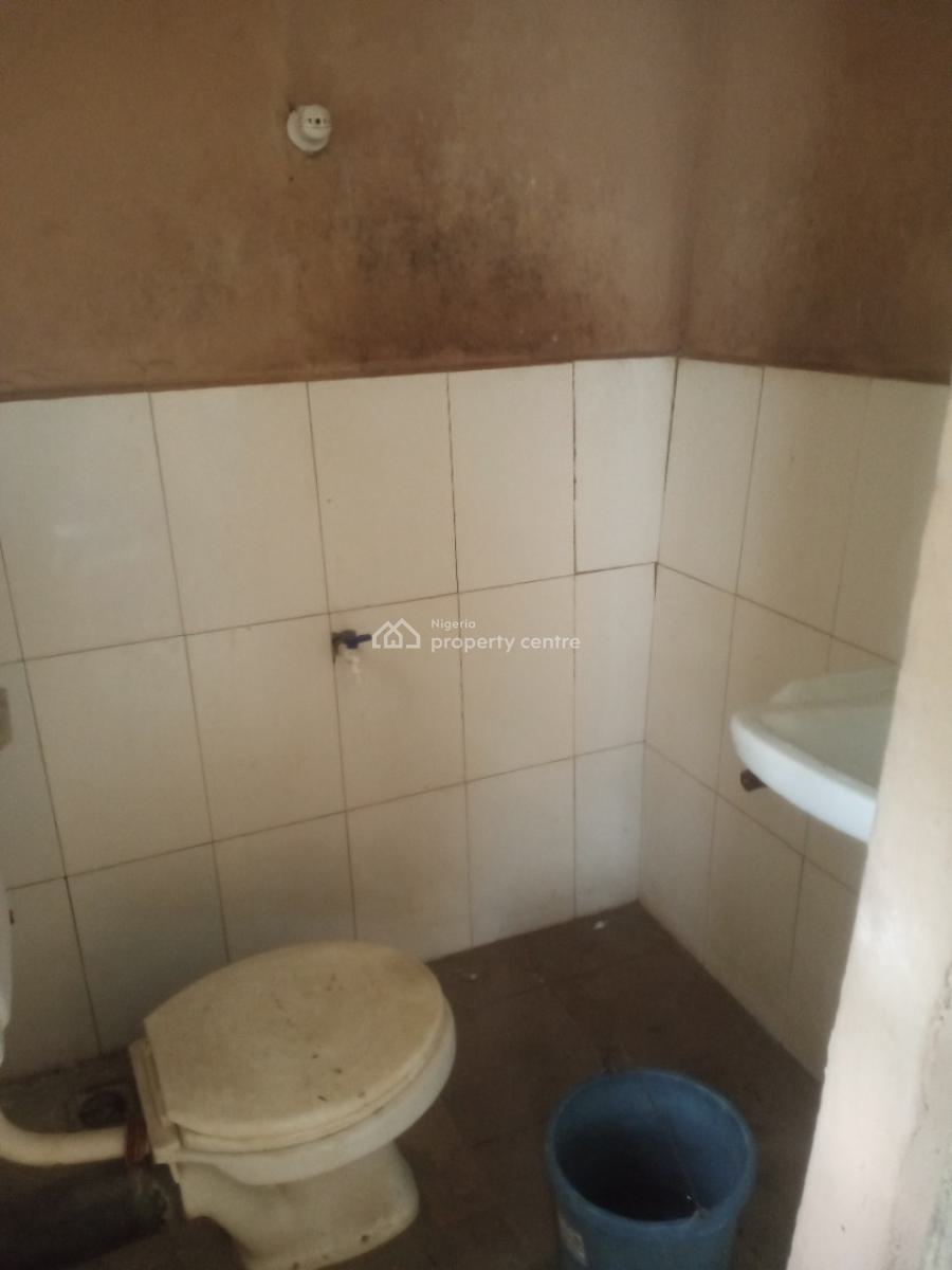 Mini Flat, Chief Natafe, Animashaun, Surulere, Lagos, Flat / Apartment for Rent