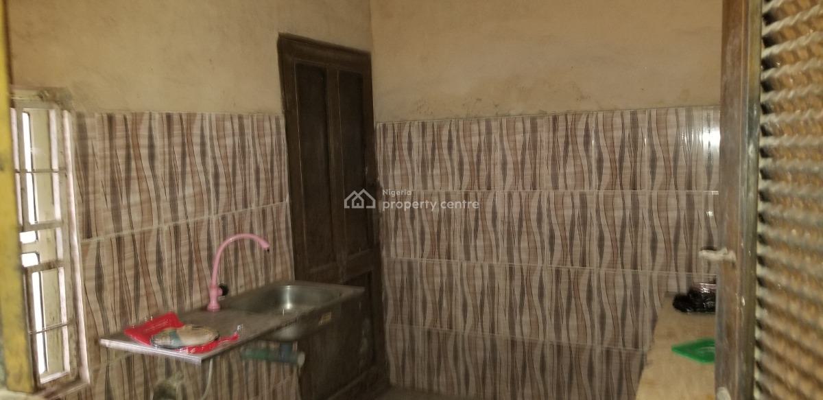 3 Bedroom Flat with Good Facilities, Airport Road, Alakia, Ibadan, Oyo, Flat / Apartment for Rent