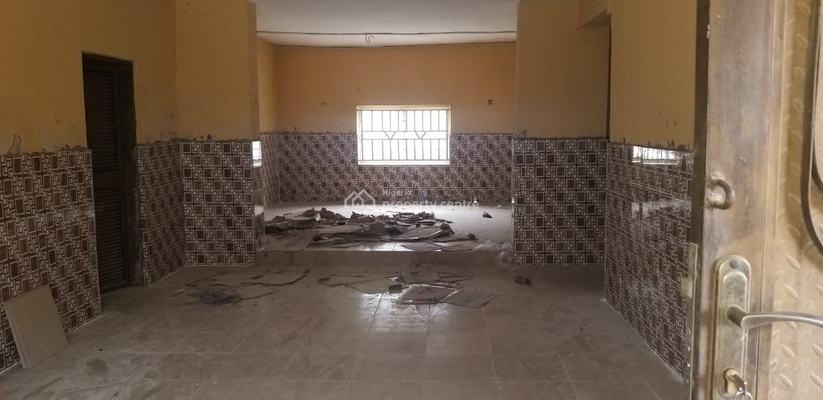 3 Bedroom Flat with Good Facilities, Airport Road, Alakia, Ibadan, Oyo, Flat / Apartment for Rent