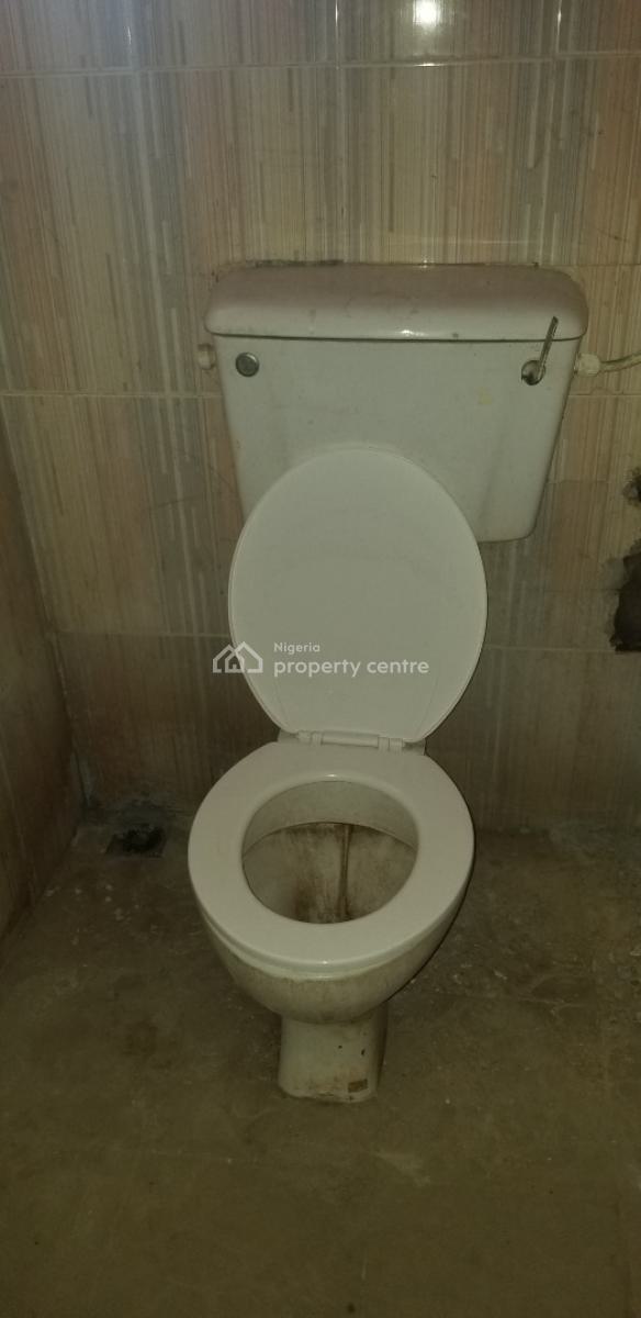 3 Bedroom Flat with Good Facilities, Airport Road, Alakia, Ibadan, Oyo, Flat / Apartment for Rent