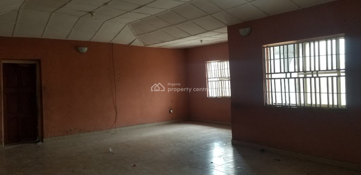 3 Bedroom Flat with Good Facilities, Airport Road, Alakia, Ibadan, Oyo, Flat / Apartment for Rent