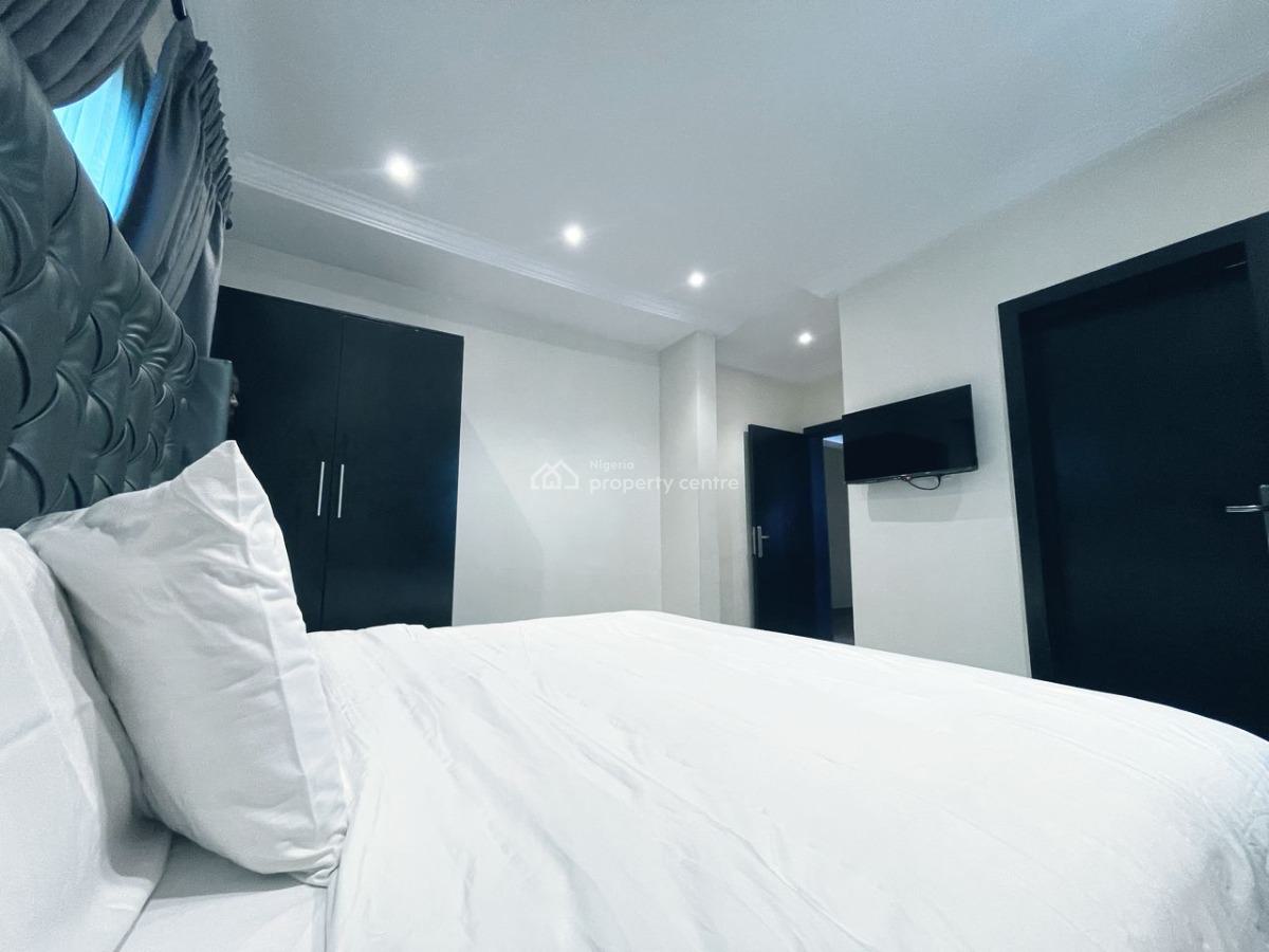 Exquisite Serviced Apartment with Nice Sit Out Area, Professor Kiumi Akingbenin Street, Lekki Phase 1, Lekki, Lagos, Flat / Apartment Short Let