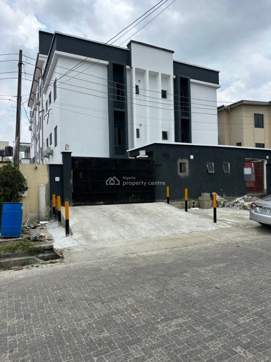 Spacious 2 Bedroom Apartment, Lekki Phase 1, Lekki, Lagos, Flat / Apartment for Sale