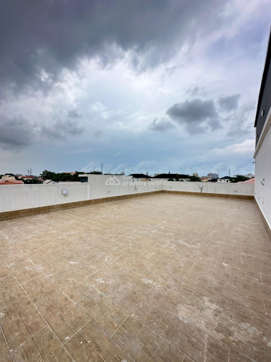 Spacious 2 Bedroom Apartment, Lekki Phase 1, Lekki, Lagos, Flat / Apartment for Sale