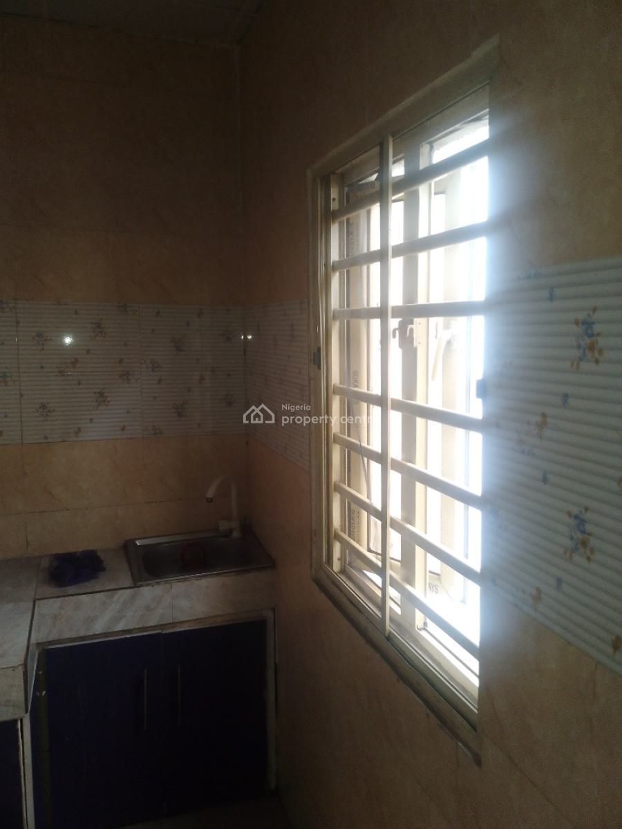 Miniflat Upstairs, Osapa, Lekki, Lagos, Mini Flat (room and Parlour) for Rent