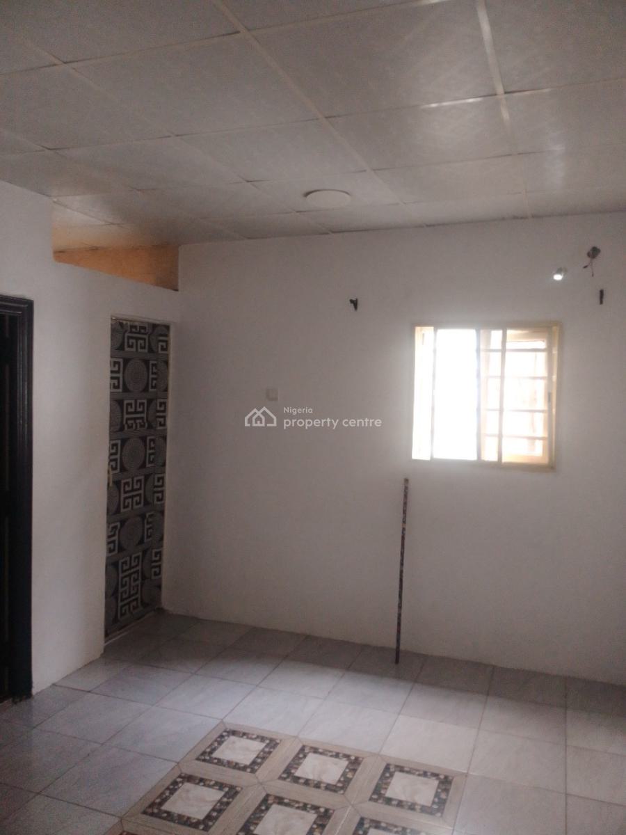 Miniflat Upstairs, Osapa, Lekki, Lagos, Mini Flat (room and Parlour) for Rent