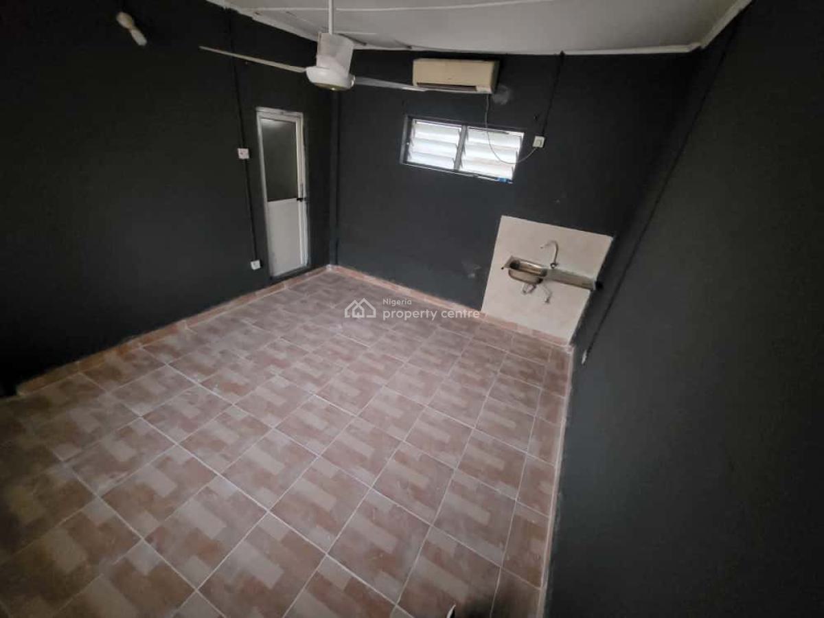 Self Contain Apartment, Akin Ogunlewe Street, Victoria Island (vi), Lagos, Self Contain (single Rooms) for Rent