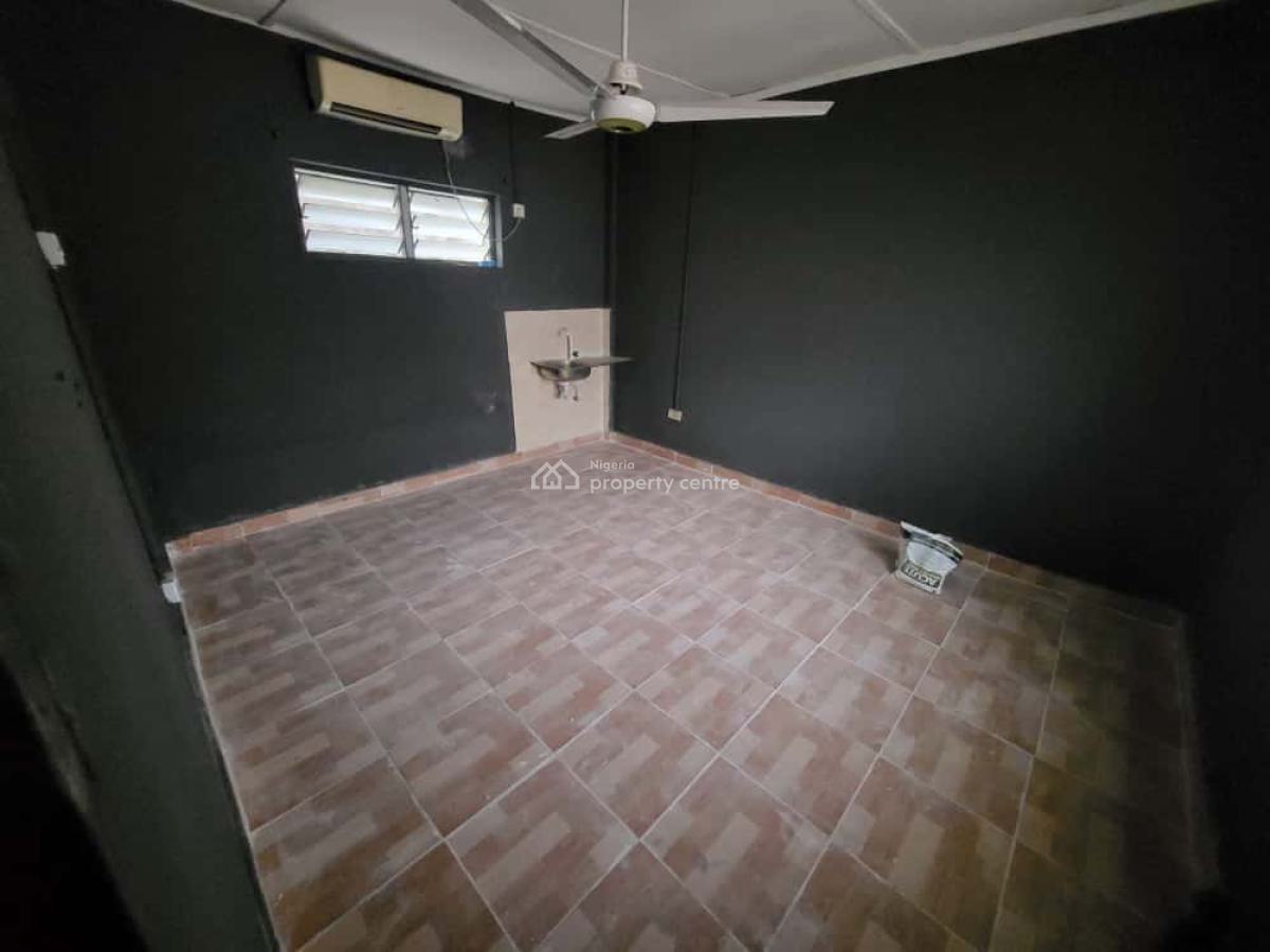 Self Contain Apartment, Akin Ogunlewe Street, Victoria Island (vi), Lagos, Self Contain (single Rooms) for Rent