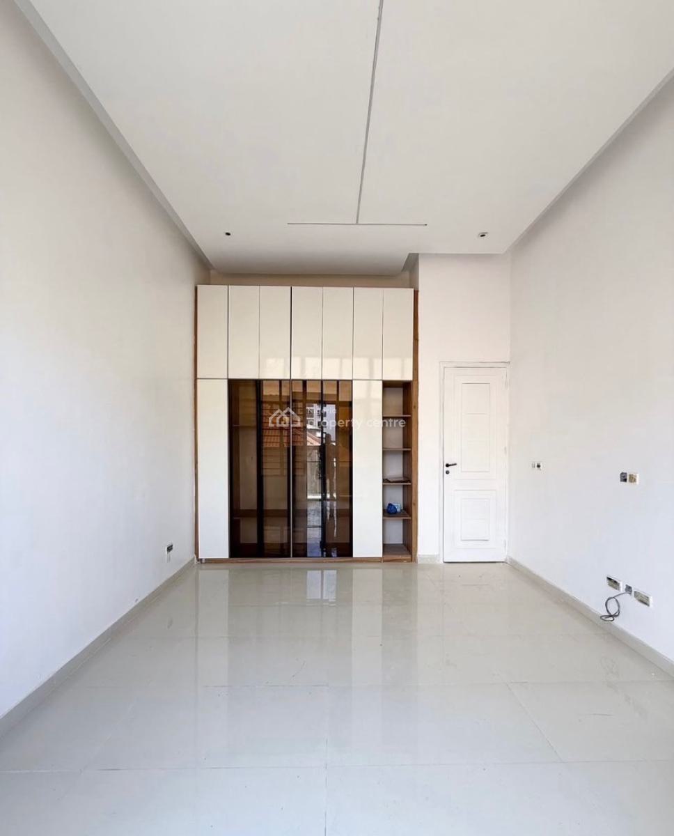 3 Bedrooms Apartment, Lekki Phase 1, Lekki, Lagos, Flat / Apartment for Sale