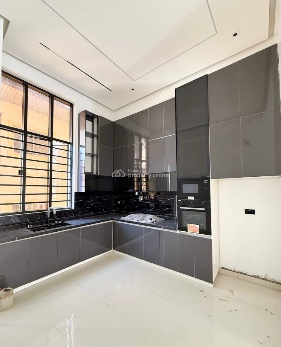 3 Bedrooms Apartment, Lekki Phase 1, Lekki, Lagos, Flat / Apartment for Sale