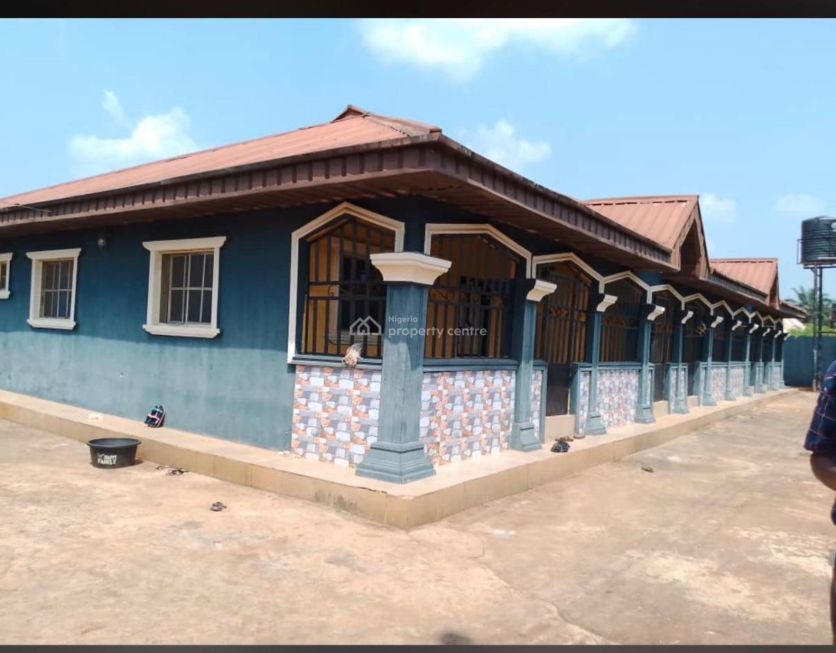 Distress Room and Parlour, 5 Units with Borehole, Upper Mission Extension,off Covernant Sch. Rd Ayo Street. Benin City, Ikpoba Okha, Edo, Block of Flats for Sale