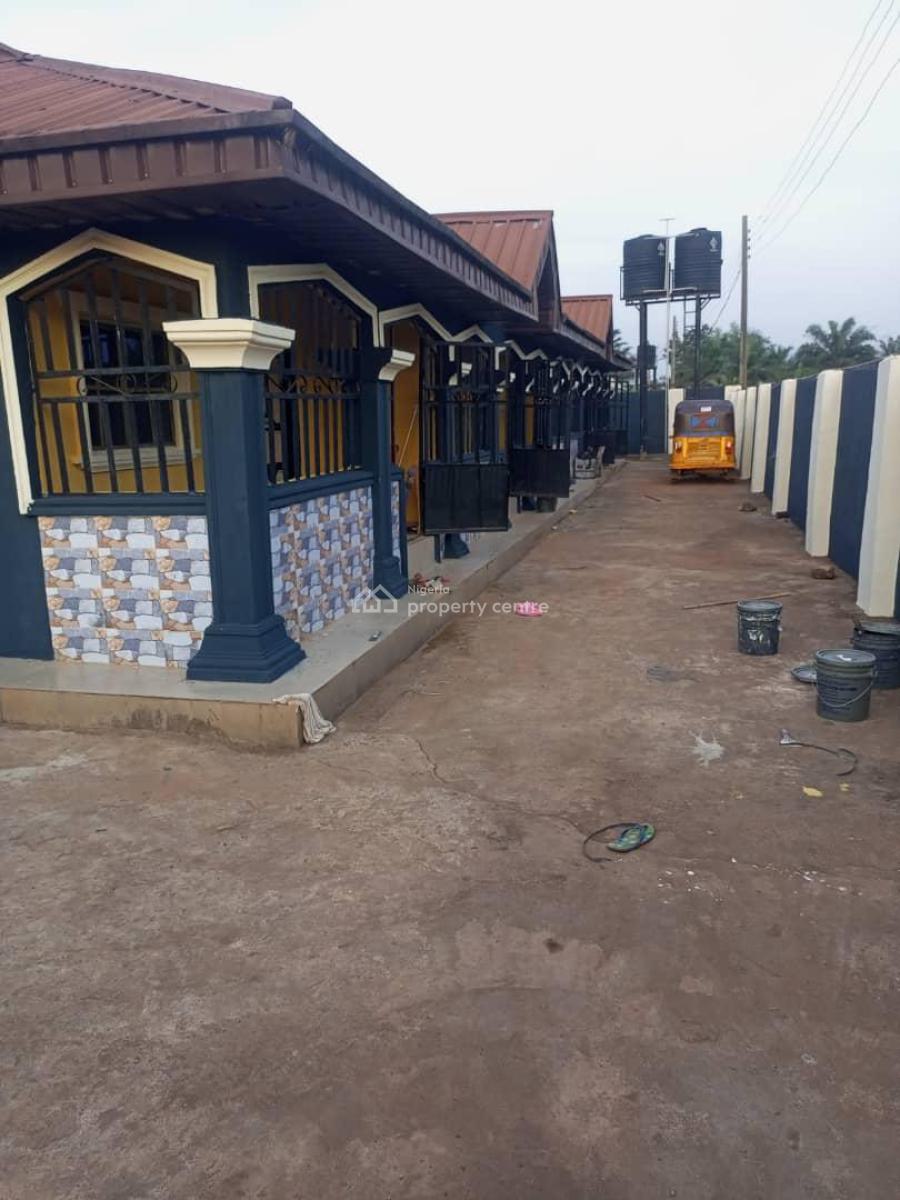 Distress Room and Parlour, 5 Units with Borehole, Upper Mission Extension,off Covernant Sch. Rd Ayo Street. Benin City, Ikpoba Okha, Edo, Block of Flats for Sale
