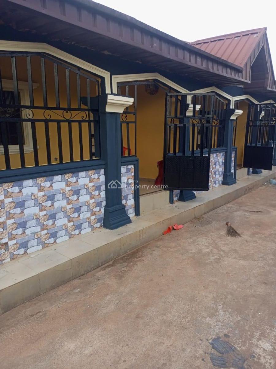 Distress Room and Parlour, 5 Units with Borehole, Upper Mission Extension,off Covernant Sch. Rd Ayo Street. Benin City, Ikpoba Okha, Edo, Block of Flats for Sale