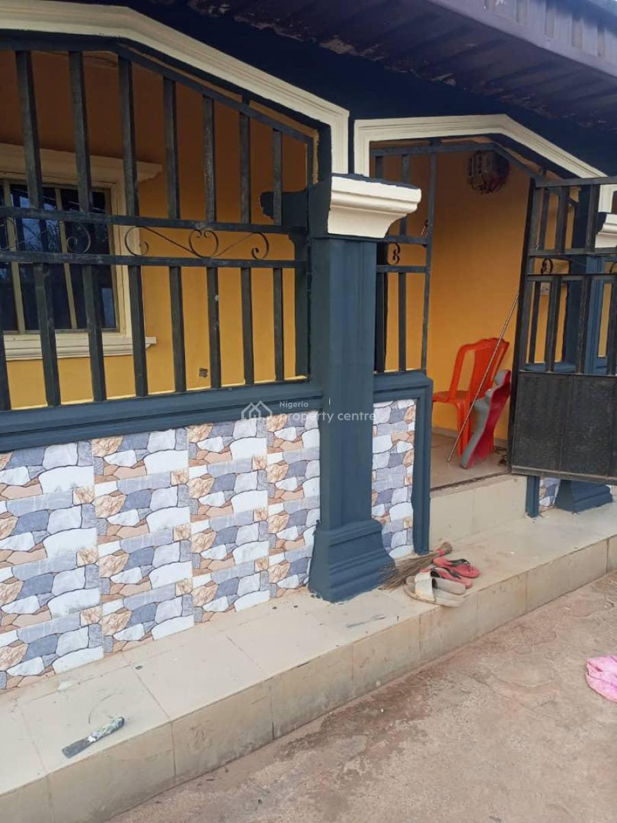 Distress Room and Parlour, 5 Units with Borehole, Upper Mission Extension,off Covernant Sch. Rd Ayo Street. Benin City, Ikpoba Okha, Edo, Block of Flats for Sale