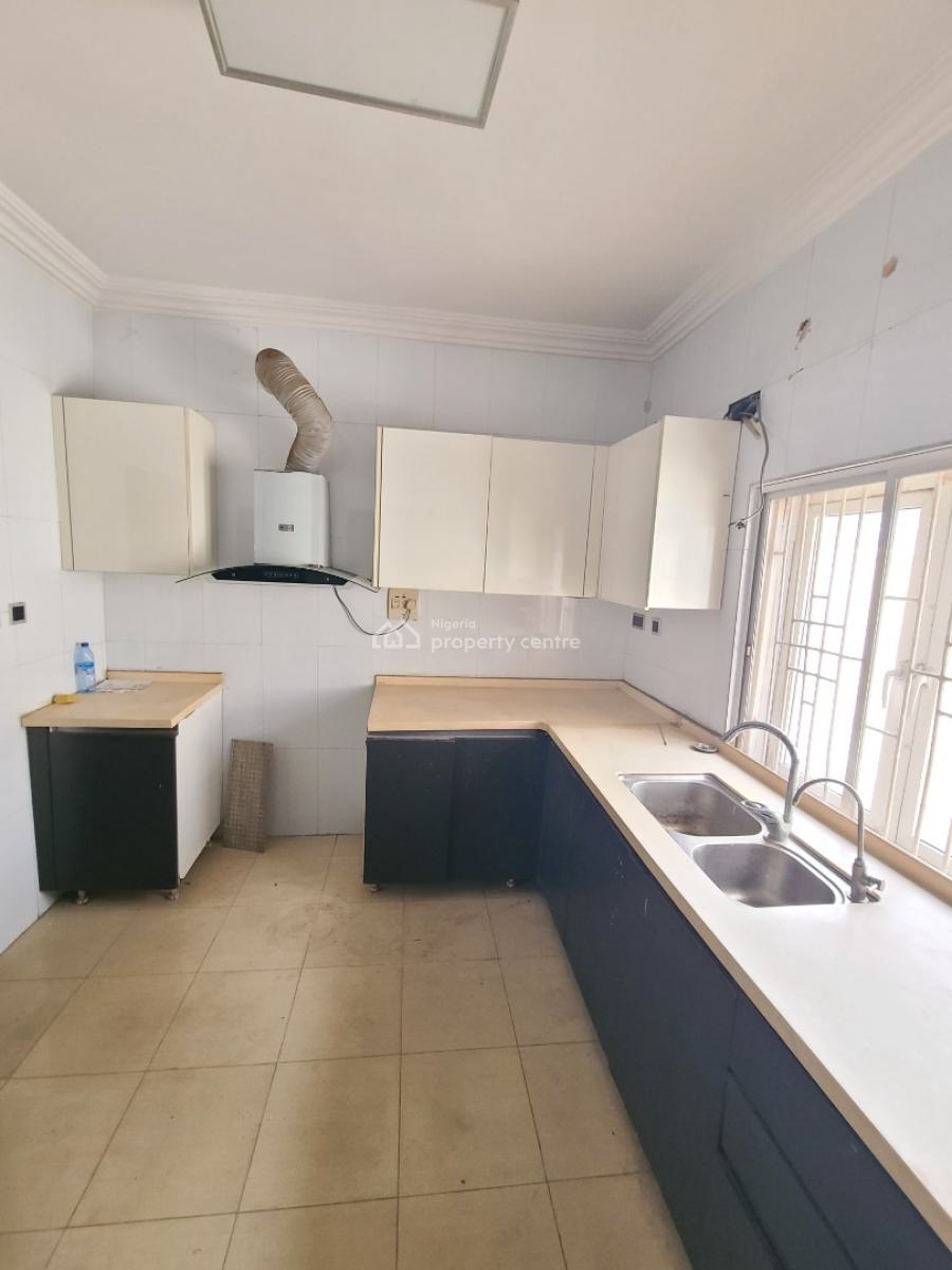 3 Bedroom Flat, Upstairs with 1 Bq, Osapa, Lekki, Lagos, Flat / Apartment for Rent