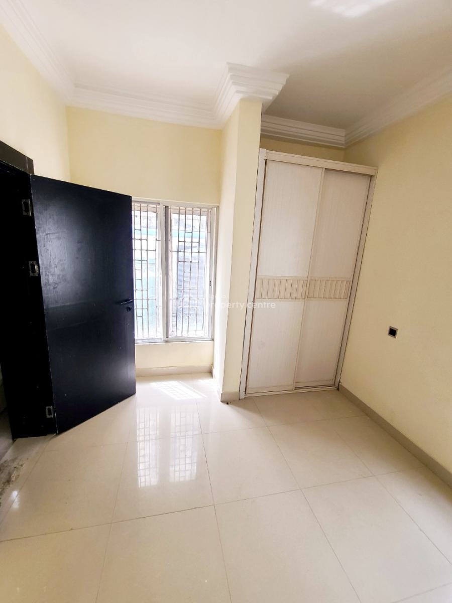 3 Bedroom Flat, Upstairs with 1 Bq, Osapa, Lekki, Lagos, Flat / Apartment for Rent