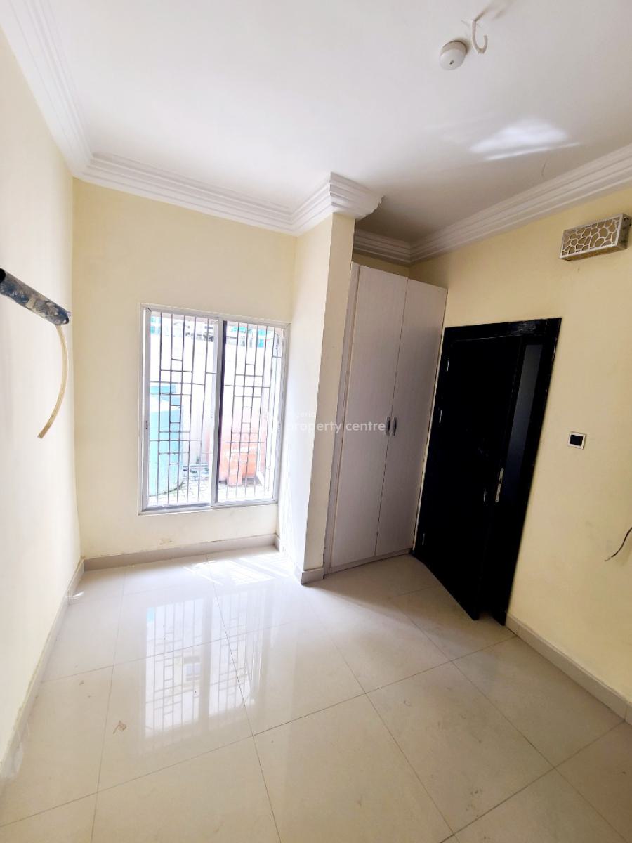 3 Bedroom Flat, Upstairs with 1 Bq, Osapa, Lekki, Lagos, Flat / Apartment for Rent