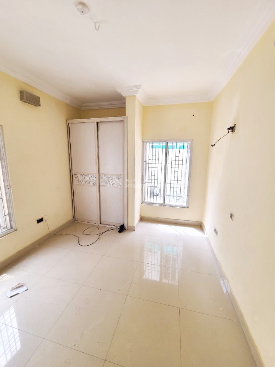 3 Bedroom Flat, Upstairs with 1 Bq, Osapa, Lekki, Lagos, Flat / Apartment for Rent