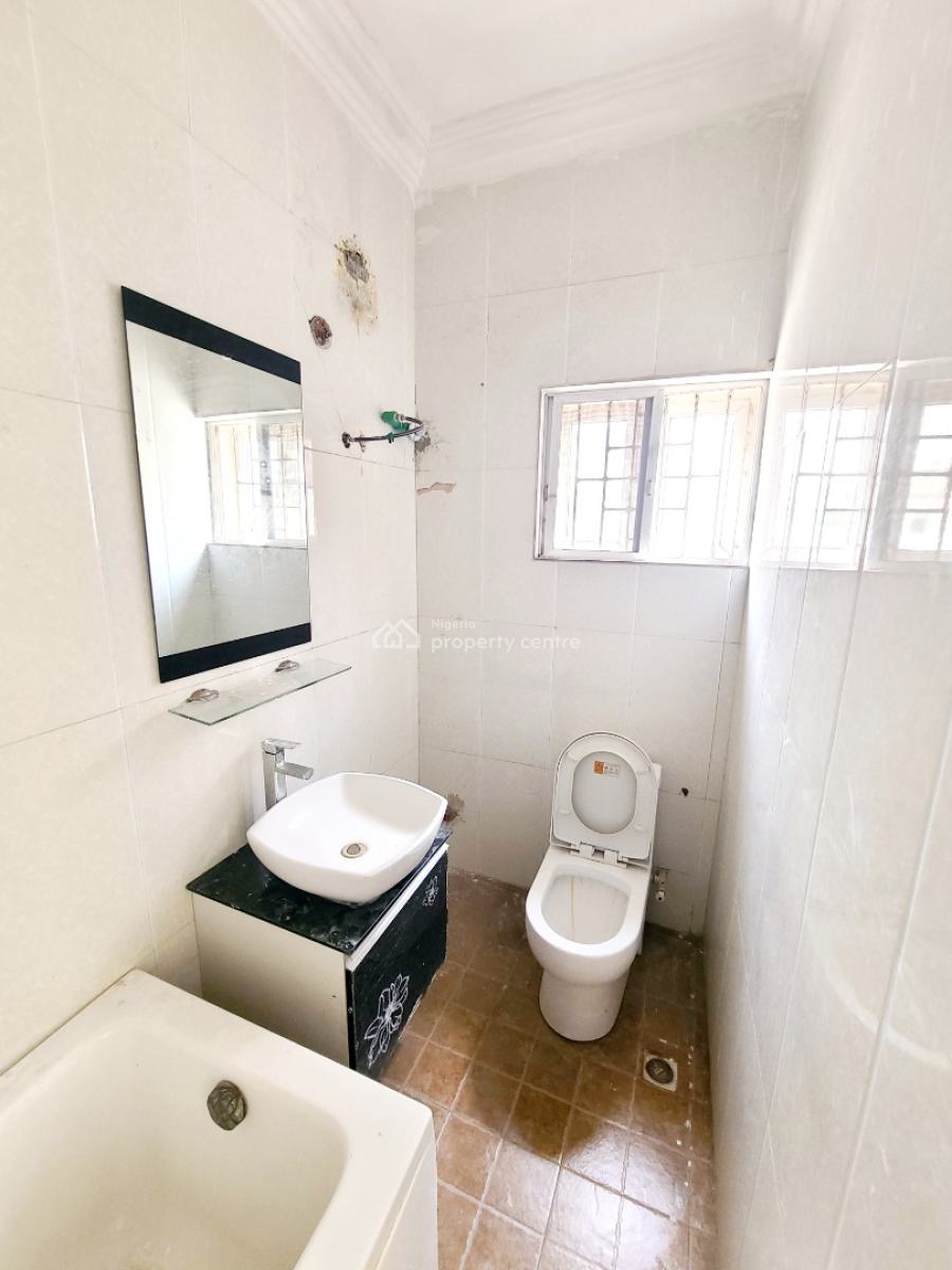 3 Bedroom Flat, Upstairs with 1 Bq, Osapa, Lekki, Lagos, Flat / Apartment for Rent