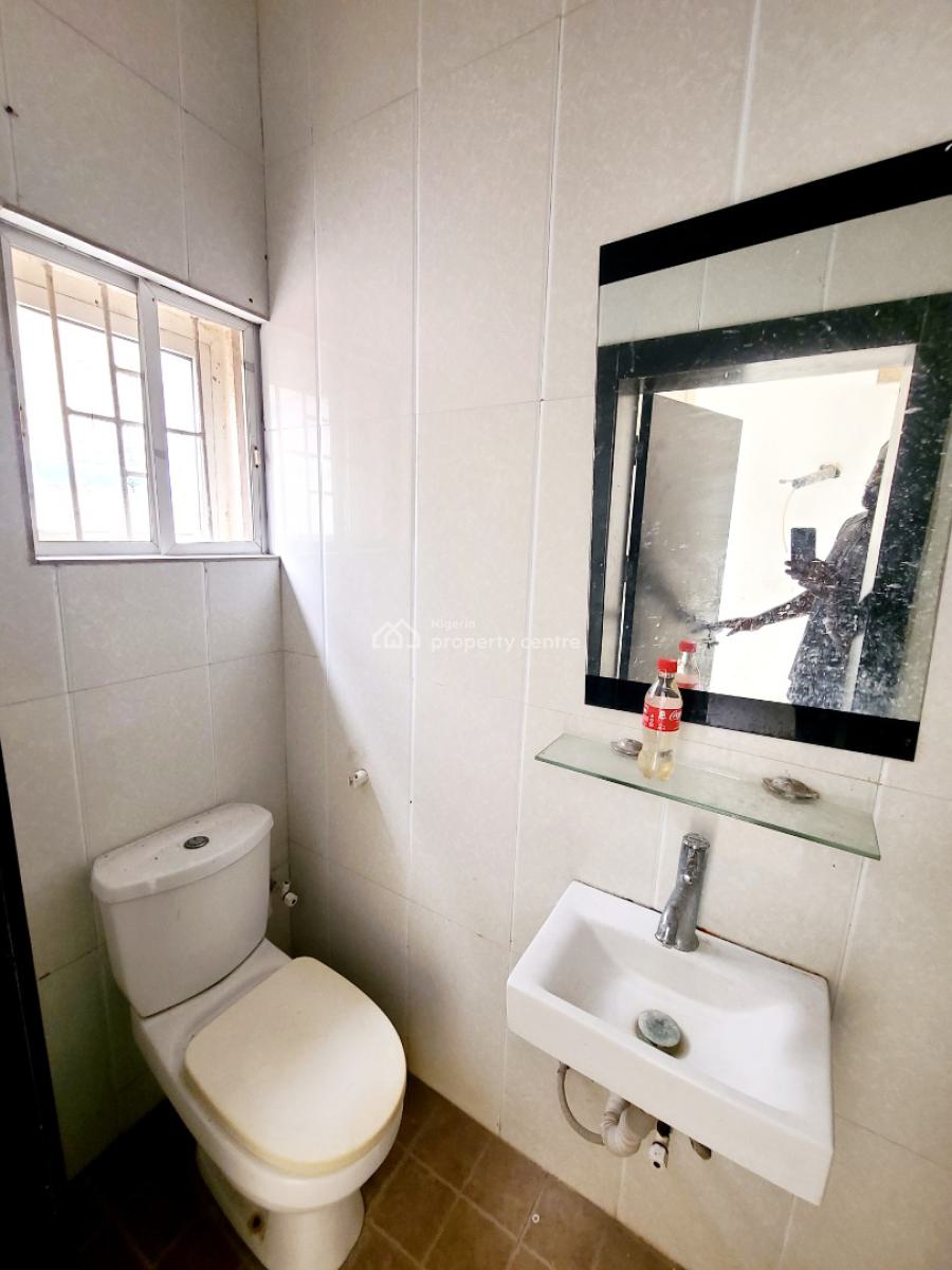 3 Bedroom Flat, Upstairs with 1 Bq, Osapa, Lekki, Lagos, Flat / Apartment for Rent