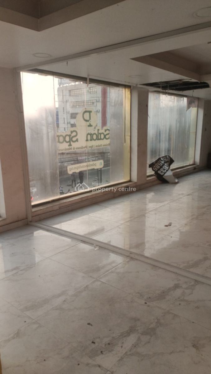 165 Sqms  Showroom/ Open Space, By Ikeja Under Bridge, Oba Akran, Ikeja, Lagos, Plaza / Complex / Mall for Rent