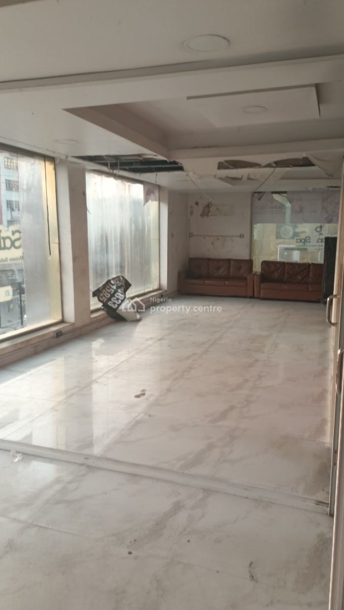 165 Sqms  Showroom/ Open Space, By Ikeja Under Bridge, Oba Akran, Ikeja, Lagos, Plaza / Complex / Mall for Rent