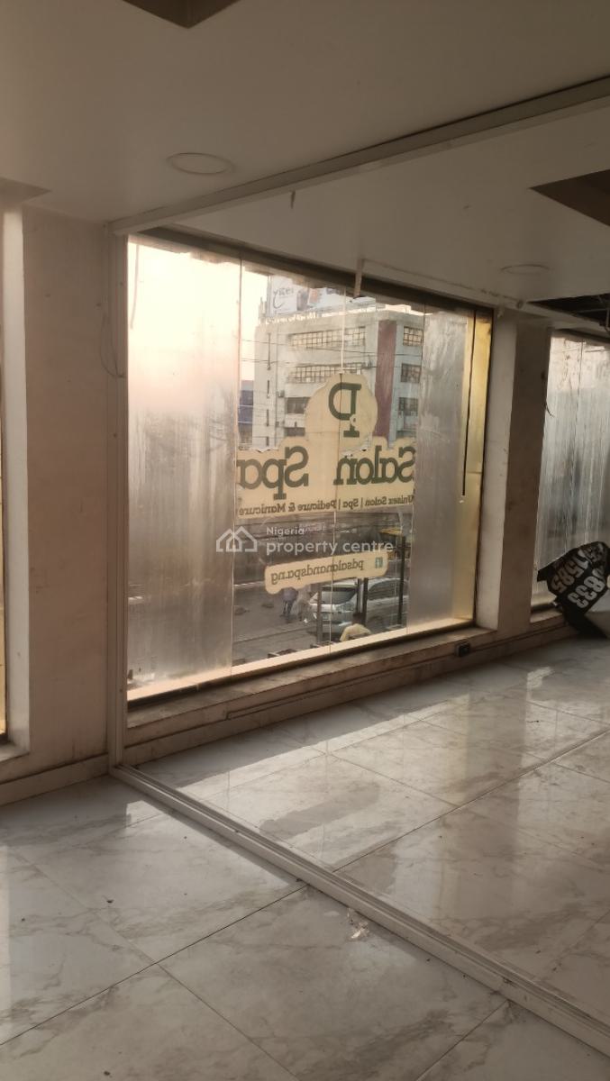 165 Sqms  Showroom/ Open Space, By Ikeja Under Bridge, Oba Akran, Ikeja, Lagos, Plaza / Complex / Mall for Rent