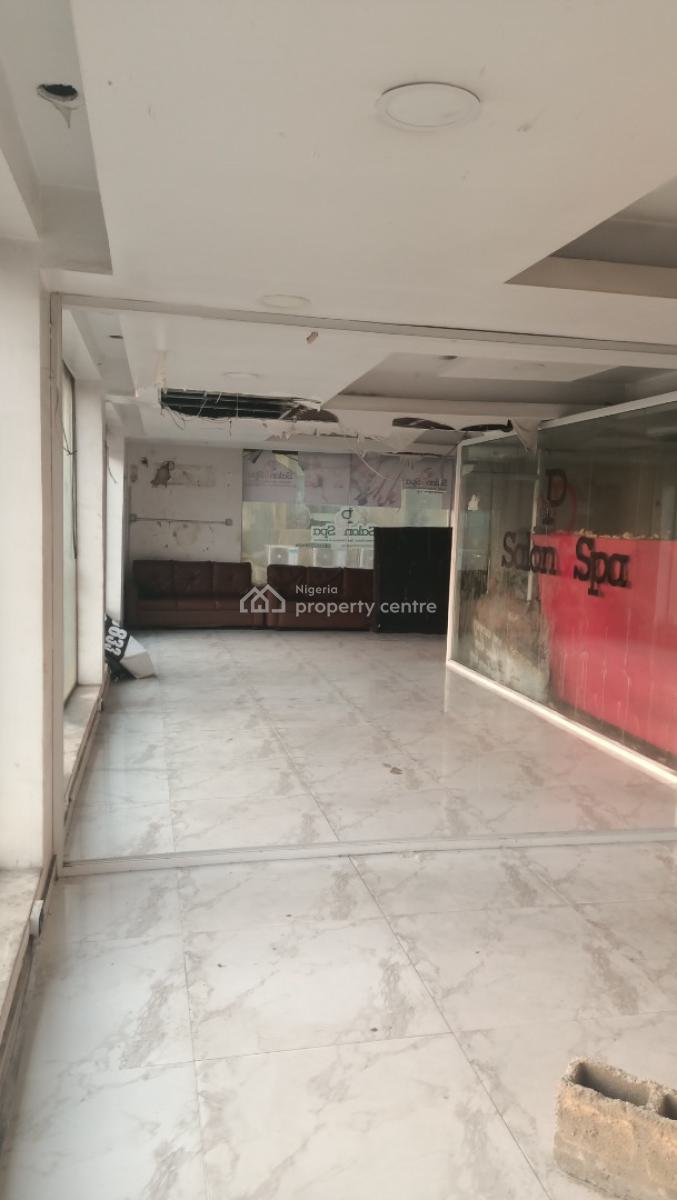 165 Sqms  Showroom/ Open Space, By Ikeja Under Bridge, Oba Akran, Ikeja, Lagos, Plaza / Complex / Mall for Rent
