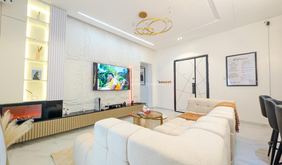 Newly Automated Luxury 1 Bedroom Highrise Smart Home with Pool, and, Lekki Phase 1, Lekki, Lagos, Flat / Apartment Short Let