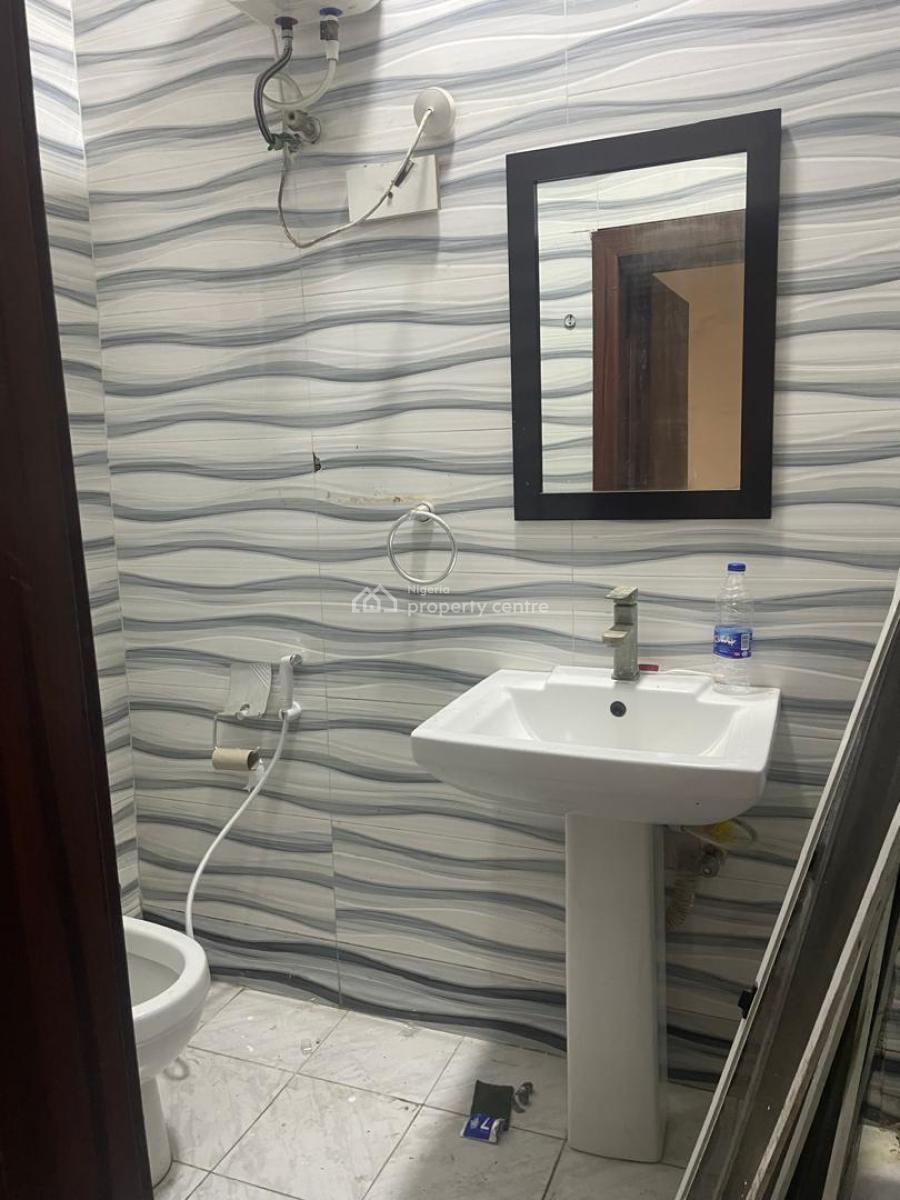 Newly Renovated and Serviced 2 Bedroom Flat, Paradise 3 Estate Chevron Drive Opposite Ebano Supermarket, Lekki, Lagos, Flat / Apartment for Rent