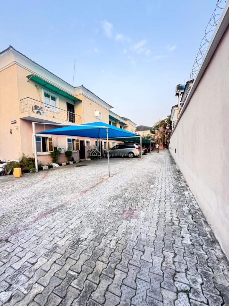 4 Bedroom Terrace Duplex with 1 Bq, Chevron Drive, Lekki, Lagos, Terraced Duplex for Sale