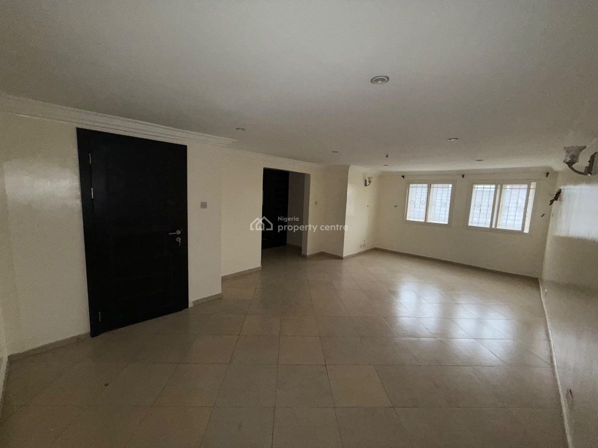 Spacious 2 Bedroom Penthouse with a Bq, Off Admiralty Way, Lekki Phase 1, Lekki, Lagos, Flat / Apartment for Rent