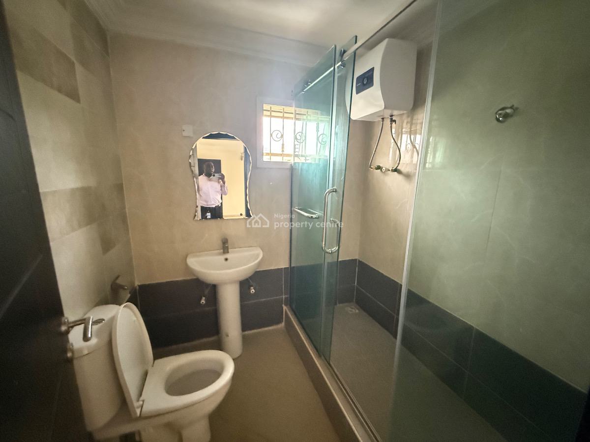 Spacious 2 Bedroom Penthouse with a Bq, Off Admiralty Way, Lekki Phase 1, Lekki, Lagos, Flat / Apartment for Rent