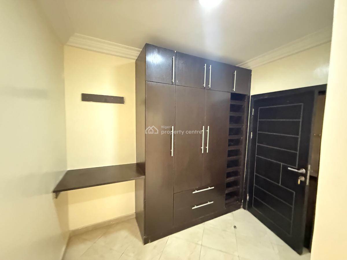 Spacious 2 Bedroom Penthouse with a Bq, Off Admiralty Way, Lekki Phase 1, Lekki, Lagos, Flat / Apartment for Rent