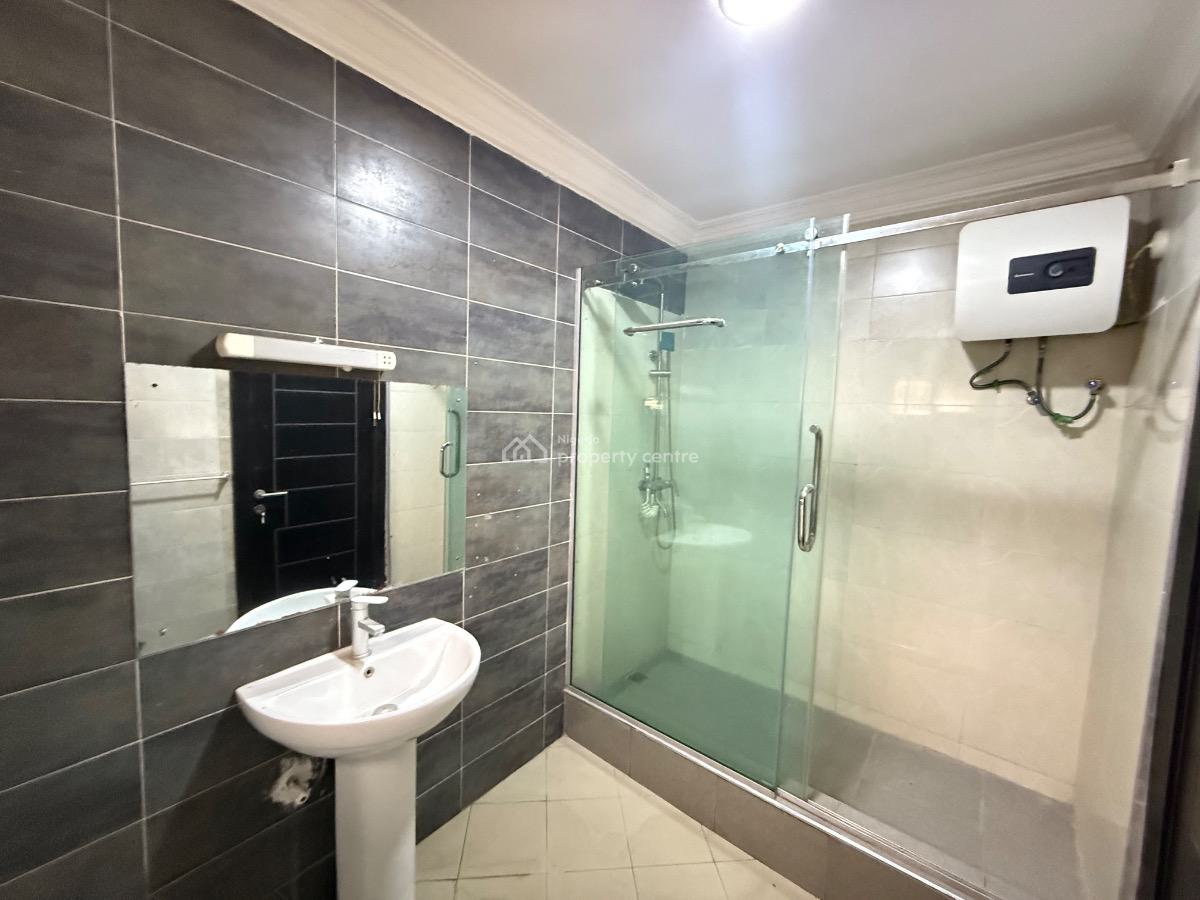 Spacious 2 Bedroom Penthouse with a Bq, Off Admiralty Way, Lekki Phase 1, Lekki, Lagos, Flat / Apartment for Rent