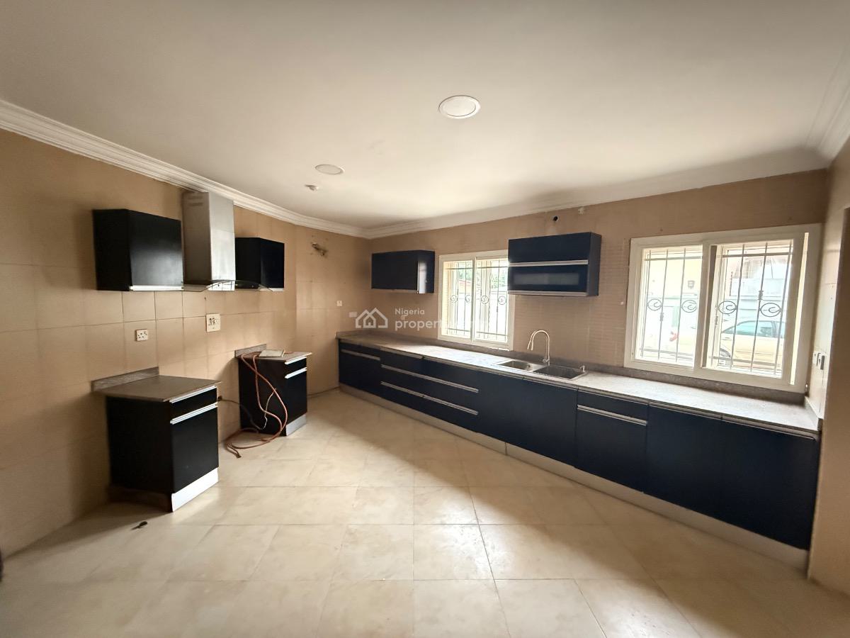 Spacious 2 Bedroom Penthouse with a Bq, Off Admiralty Way, Lekki Phase 1, Lekki, Lagos, Flat / Apartment for Rent