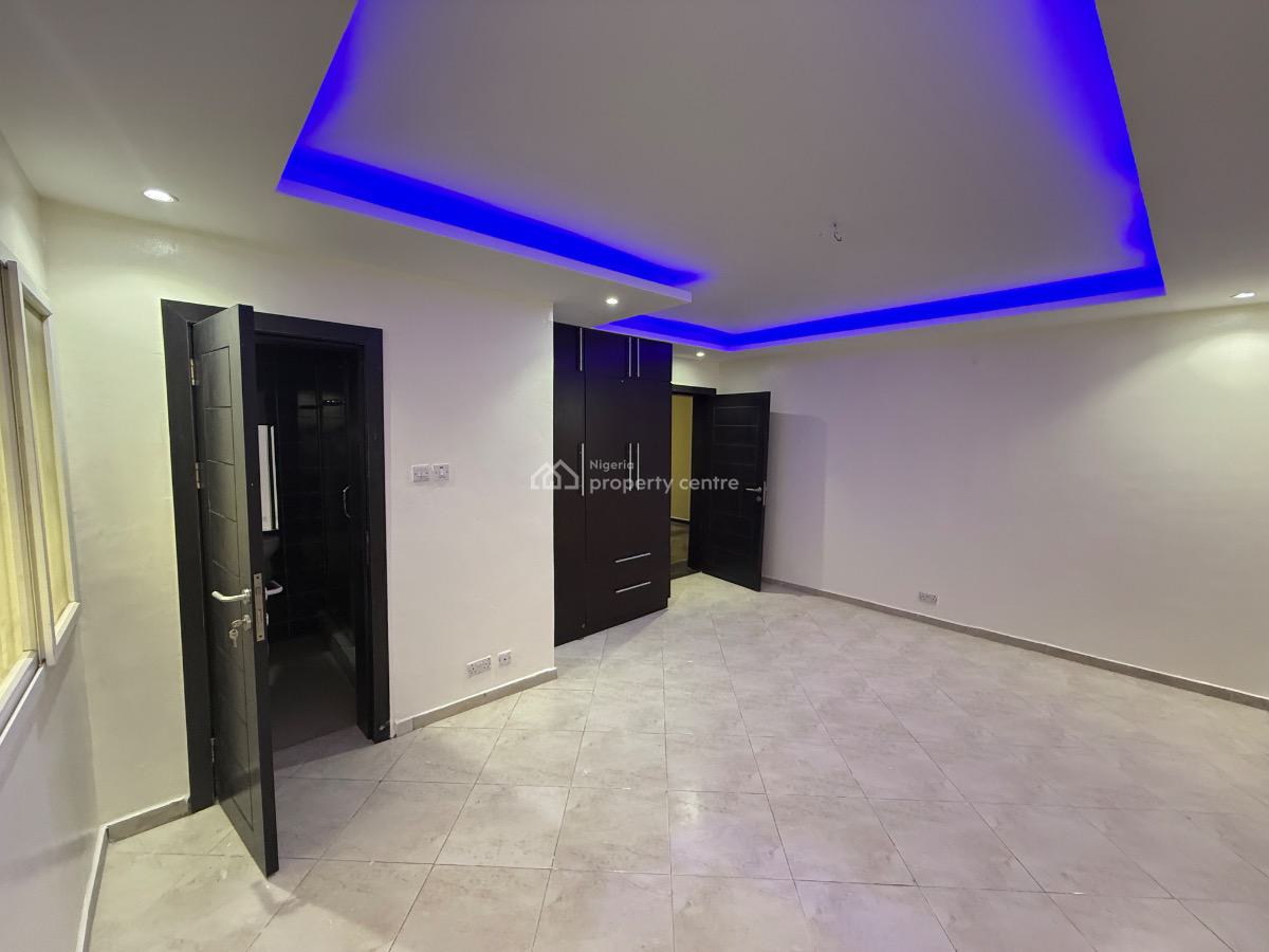 Spacious 2 Bedroom Penthouse with a Bq, Off Admiralty Way, Lekki Phase 1, Lekki, Lagos, Flat / Apartment for Rent