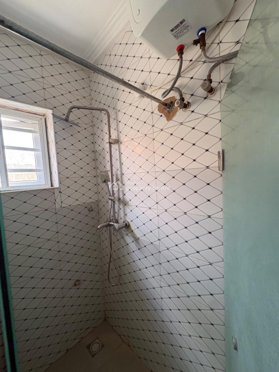 Standard 3 Bedroom Apartment, Emmanuel Mbaka Rd, Airport Rd, Lugbe District, Abuja, Flat / Apartment for Rent