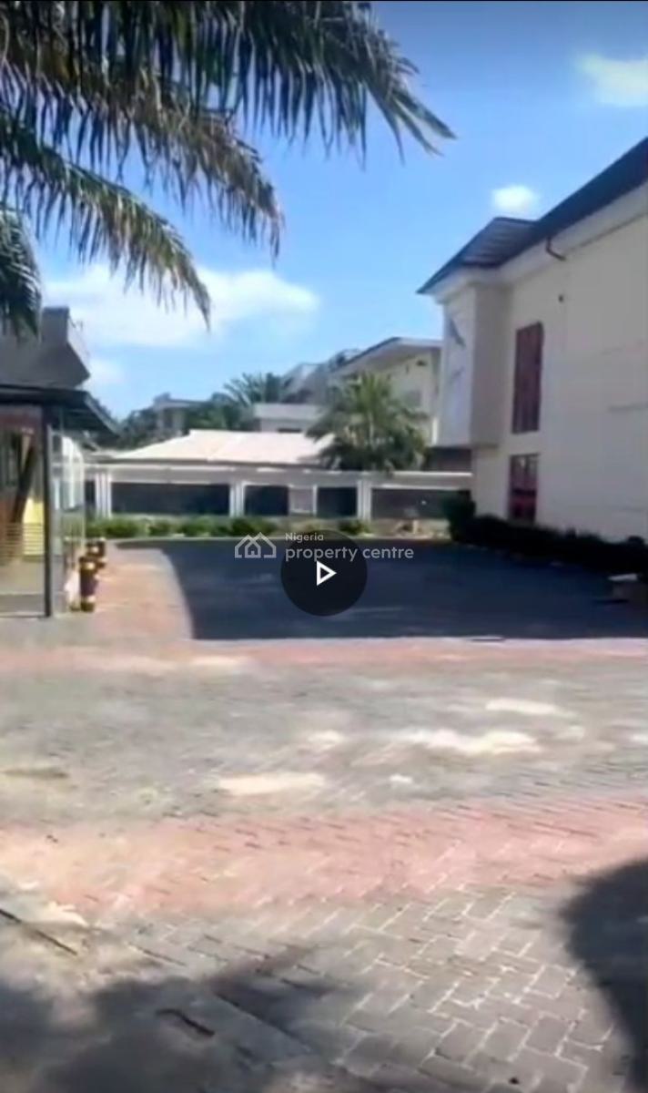 Lounge, Restaurant and Event Center with a Swimming Pool, Off Adeola Odeko Street, Victoria Island (vi), Lagos, Restaurant / Bar for Rent